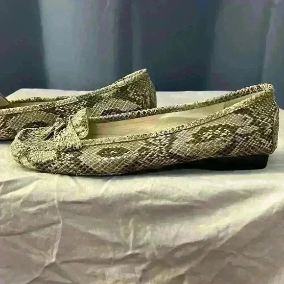 Micheal Kors Snakeskin Flats - Picture 5 of 14
